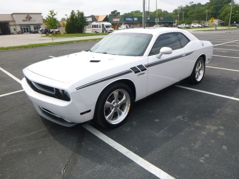 Used 2011 Dodge Challenger R/T image 2