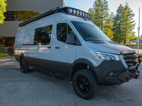 Used 2021 Mercedes-Benz Sprinter 2500 image 13