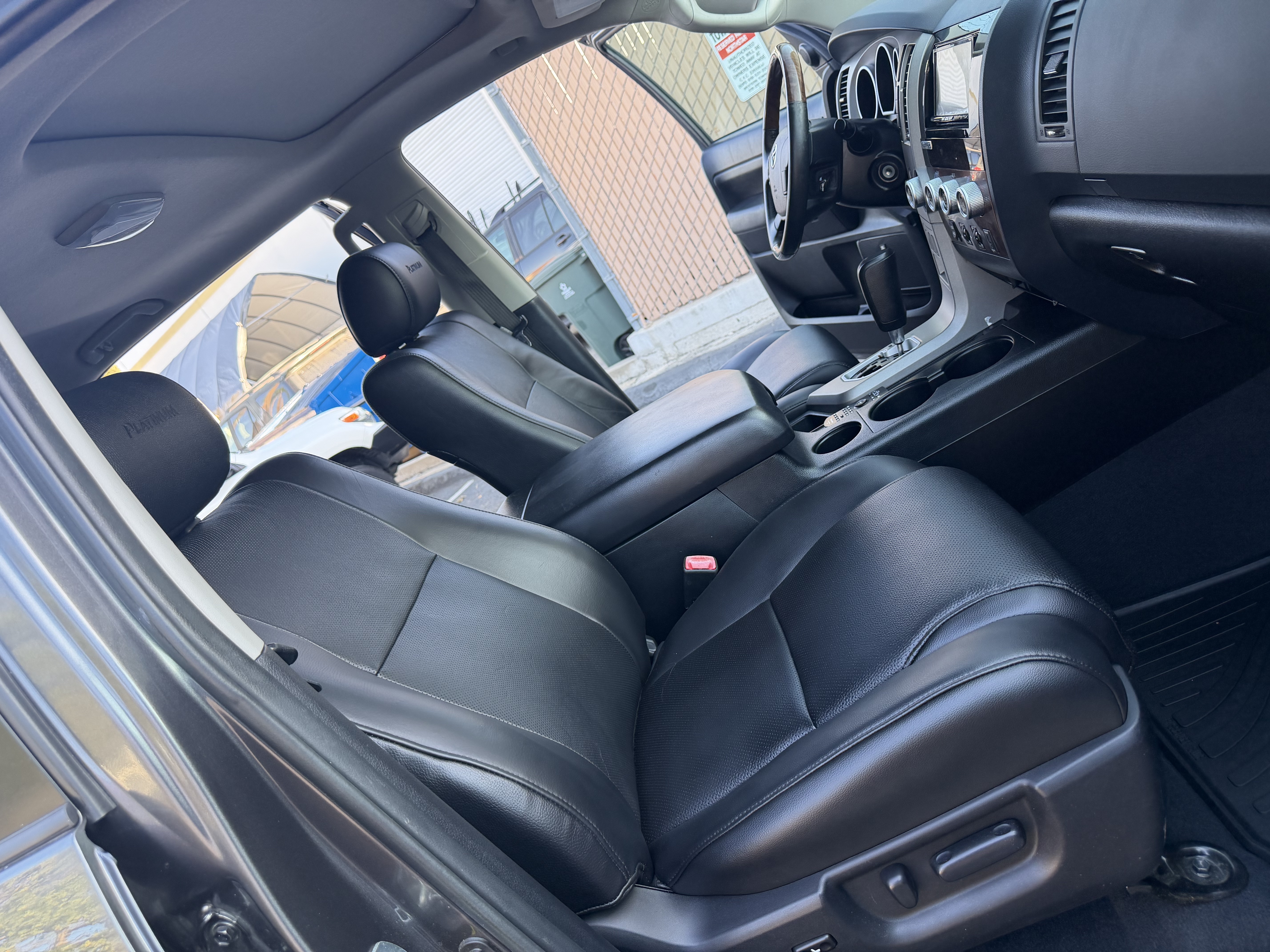Used 2013 Toyota Tundra 4x4 CrewMax Platinum image 28