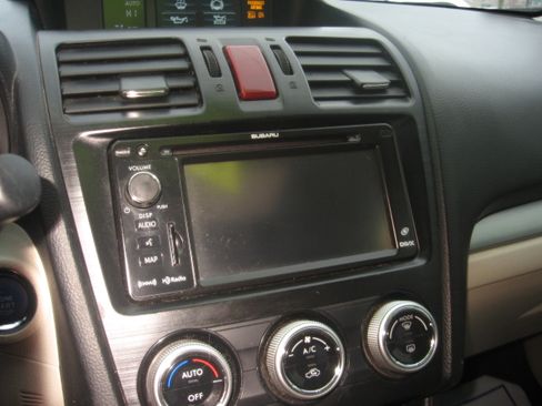 Used 2014 Subaru XV Crosstrek Touring image 11