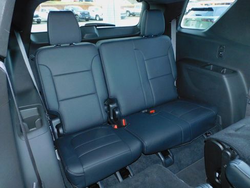 Used 2023 Chevrolet Traverse LT image 20