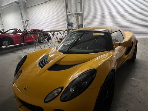 Used 2005 Lotus Elise UNAVAIL RWD image 1