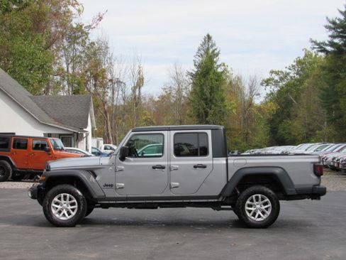 Used 2020 Jeep Gladiator Sport image 5