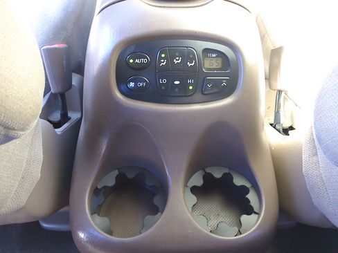 Used 2004 Toyota Sequoia SR5 image 31