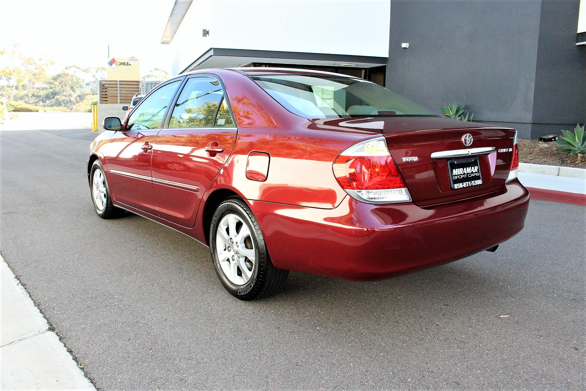 Used 2005 Toyota Camry XLE FWD image 6