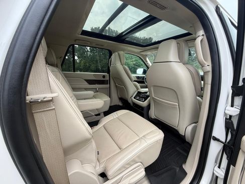 Used 2019 Lincoln Navigator L 4WD Select image 16