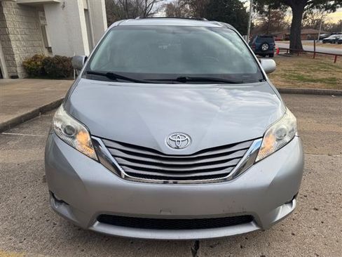 Used 2015 Toyota Sienna image 6