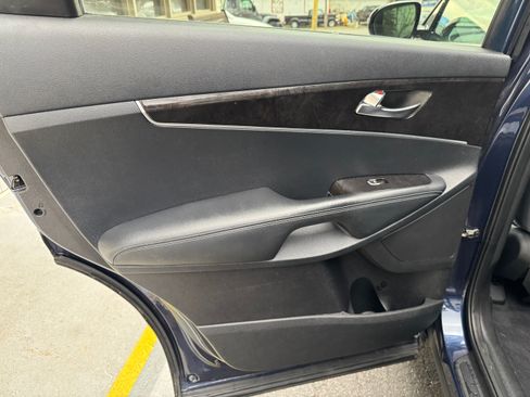 Used 2016 Kia Sorento LX image 13