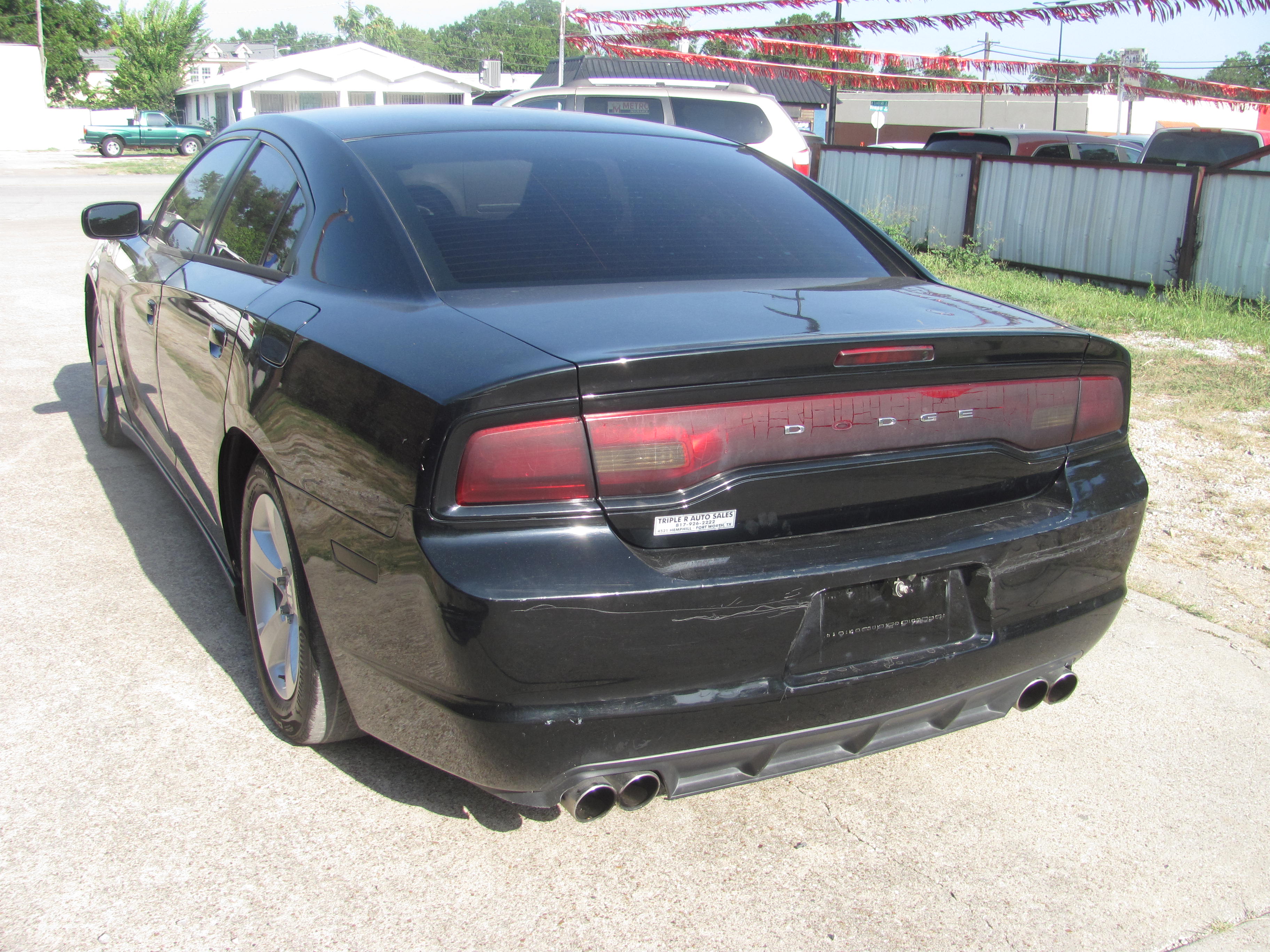 Used 2014 Dodge Charger SE RWD image 3