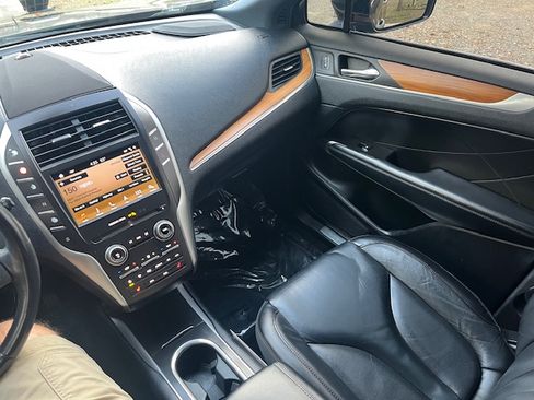 Used 2019 Lincoln MKC Select image 30