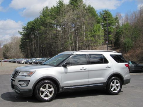 Used 2017 Ford Explorer Limited image 2