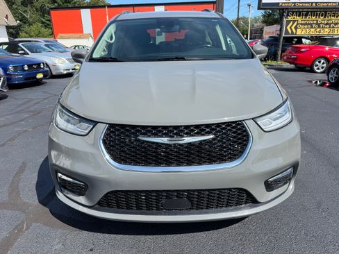 Used 2021 Chrysler Pacifica Touring-L FWD image 26