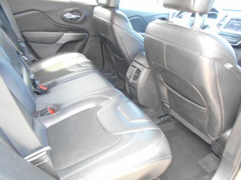 Used 2020 Jeep Cherokee FWD Latitude Plus image 8