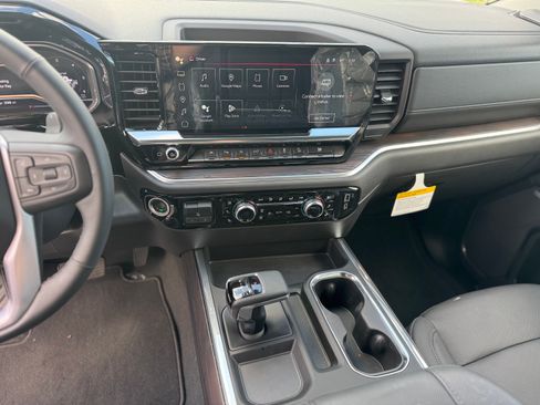 Used 2025 GMC Sierra 1500 SLT image 24