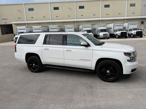 Used 2015 Chevrolet Suburban LS RWD image 39