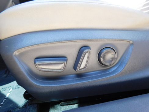 Used 2021 Toyota Camry SE image 9