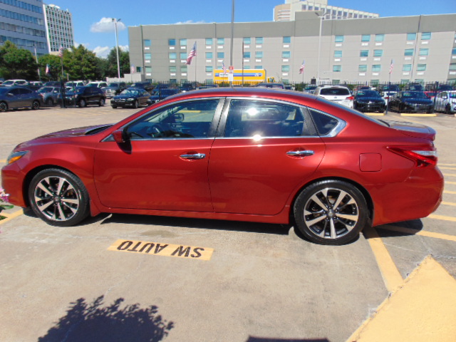 Used 2017 Nissan Altima SR FWD image 5