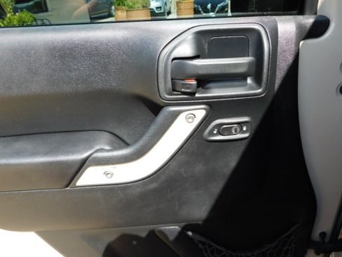 Used 2016 Jeep Wrangler 4WD Unlimited Sport image 10