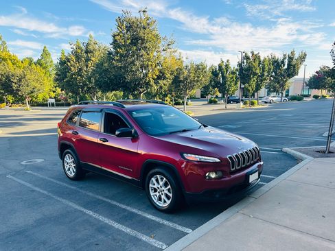 Used 2017 Jeep Cherokee FWD Sport image 1