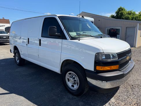 Used 2022 Chevrolet Express 3500 UNAVAIL RWD image 6