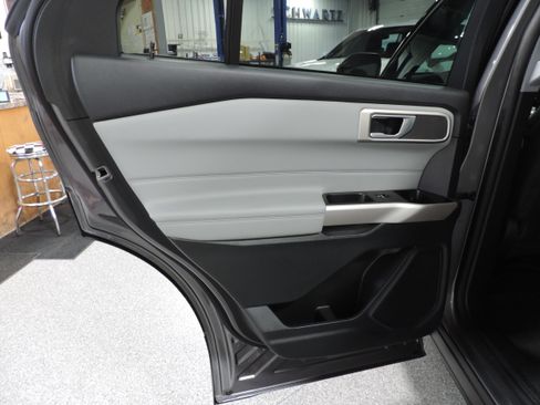 Used 2023 Ford Explorer XLT image 30