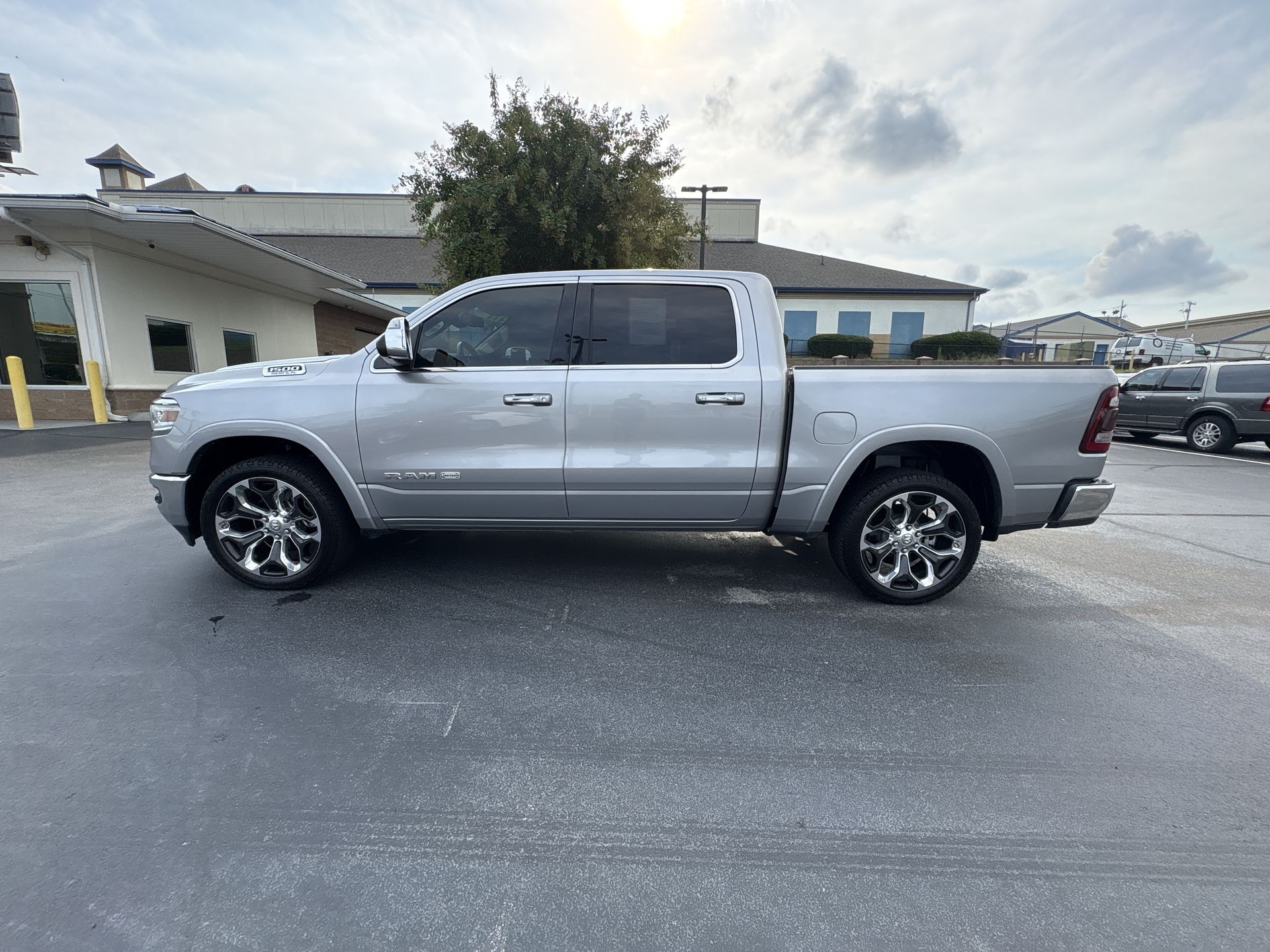 Used 2019 RAM 1500 4x4 Crew Cab Longhorn image 1