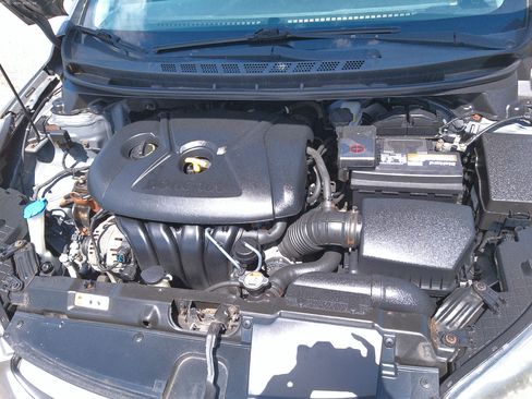 Used 2013 Hyundai Elantra Sedan FWD image 7