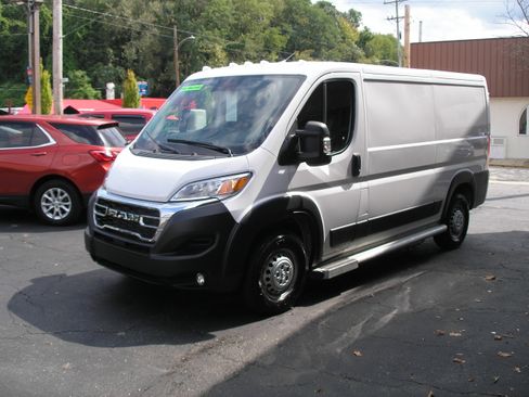 Used 2025 RAM ProMaster 2500 136 FWD image 2