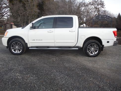 Used 2013 Nissan Titan SL image 2