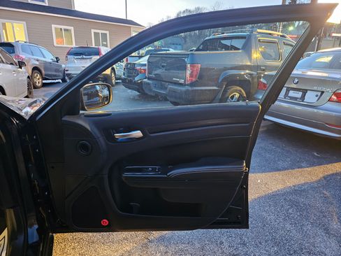 Used 2014 Chrysler 300 S image 62