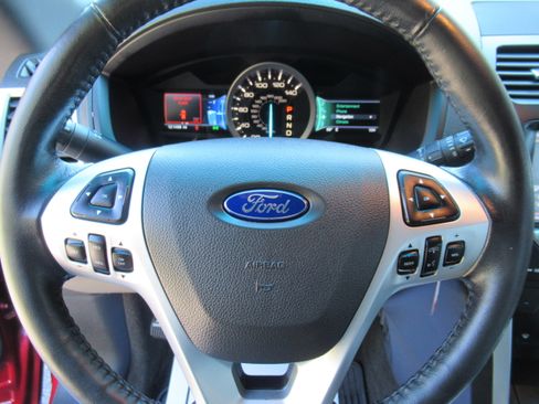 Used 2013 Ford Explorer XLT image 11