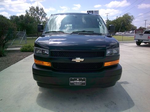 Used 2019 Chevrolet Express 2500 RWD image 24