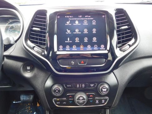 Used 2019 Jeep Cherokee Limited image 16