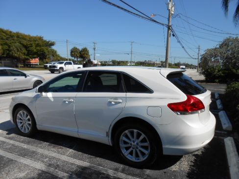 Used 2009 Toyota Venza LE FWD image 3