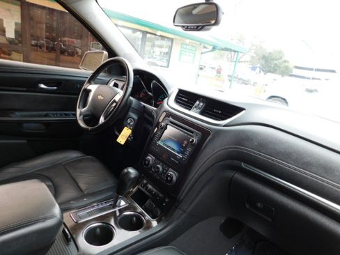 Used 2016 Chevrolet Traverse LT image 23