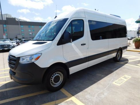 Used 2026 Mercedes-Benz Sprinter 2500 170 Passenger image 4