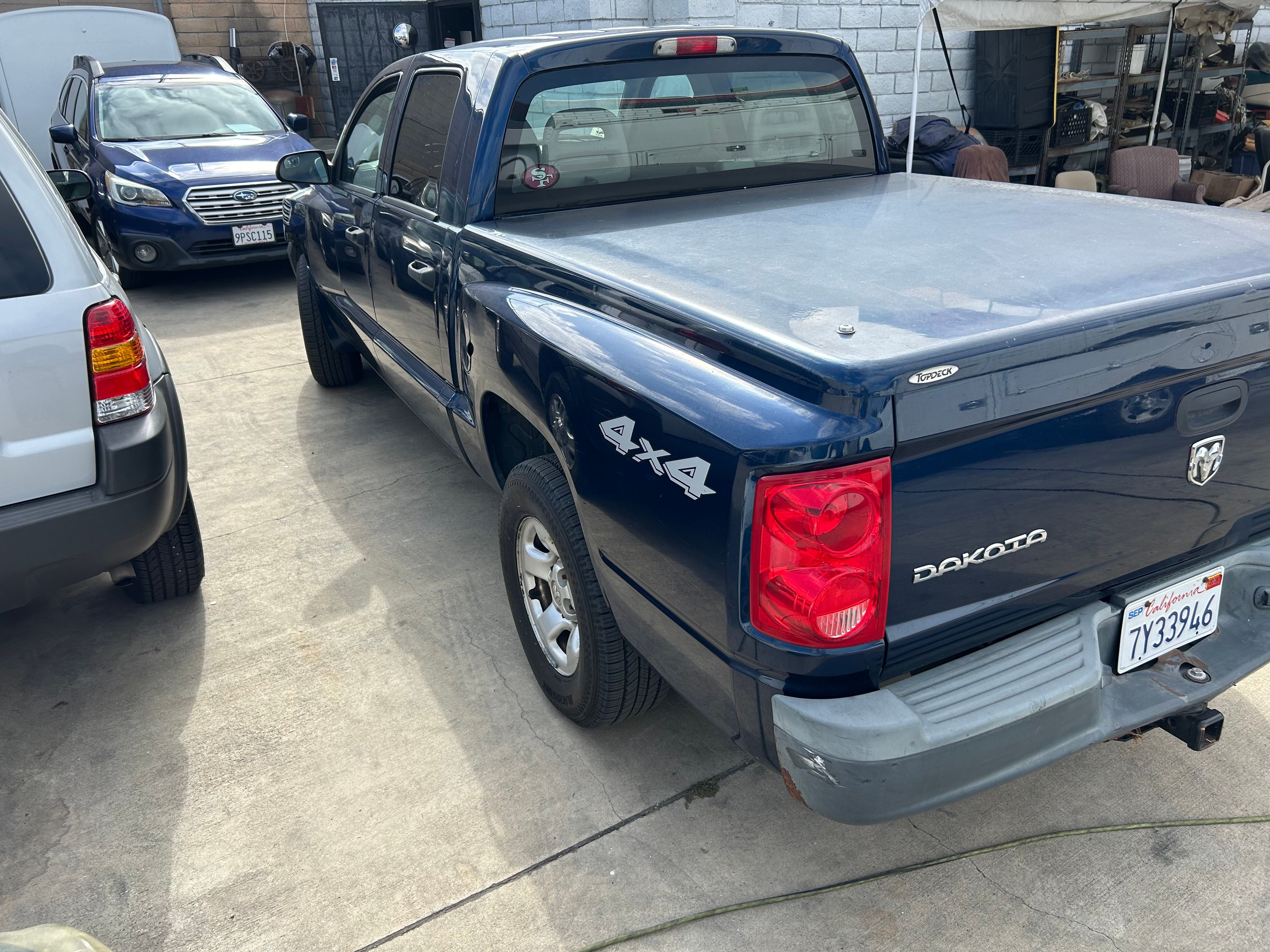 Used 2005 Dodge Dakota 4x4 Quad Cab ST image 3