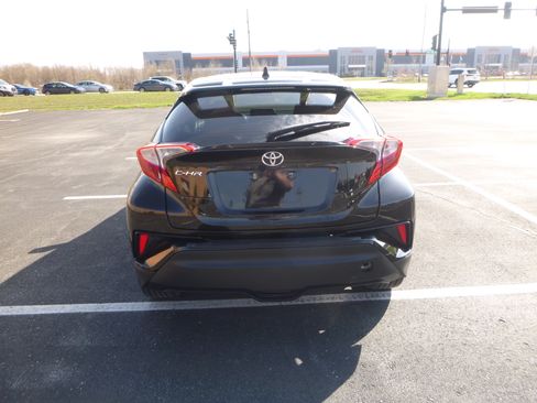 Used 2021 Toyota C-HR XLE image 7