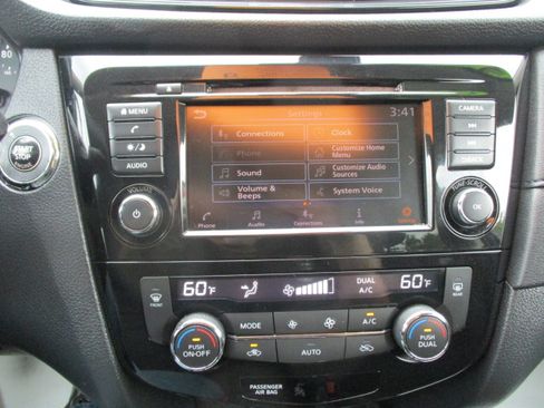 Used 2020 Nissan Rogue FWD SV 2.5L 4-Cyl SUV image 48