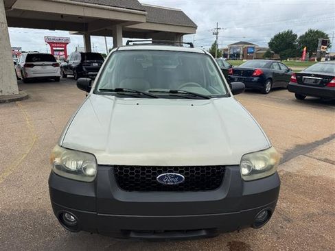 Used 2005 Ford Escape 2WD XLT image 4