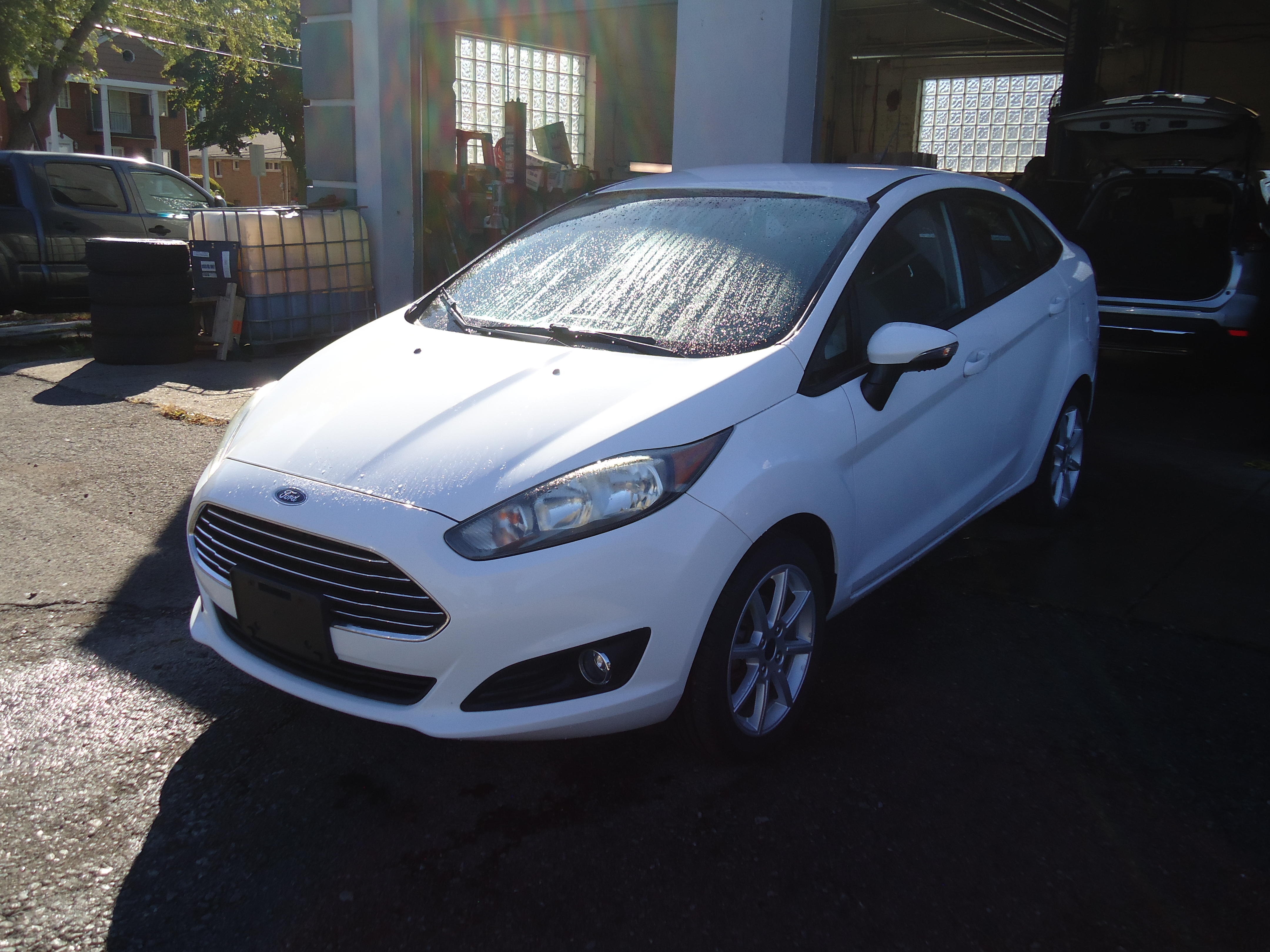 Used 2016 Ford Fiesta SE Sedan FWD image 2