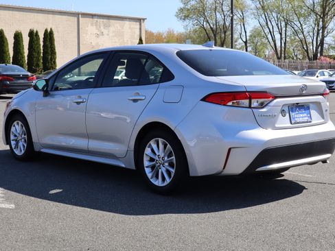 Used 2020 Toyota Corolla LE image 6