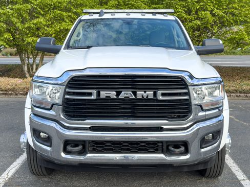 Used 2020 RAM 5500 RWD image 2