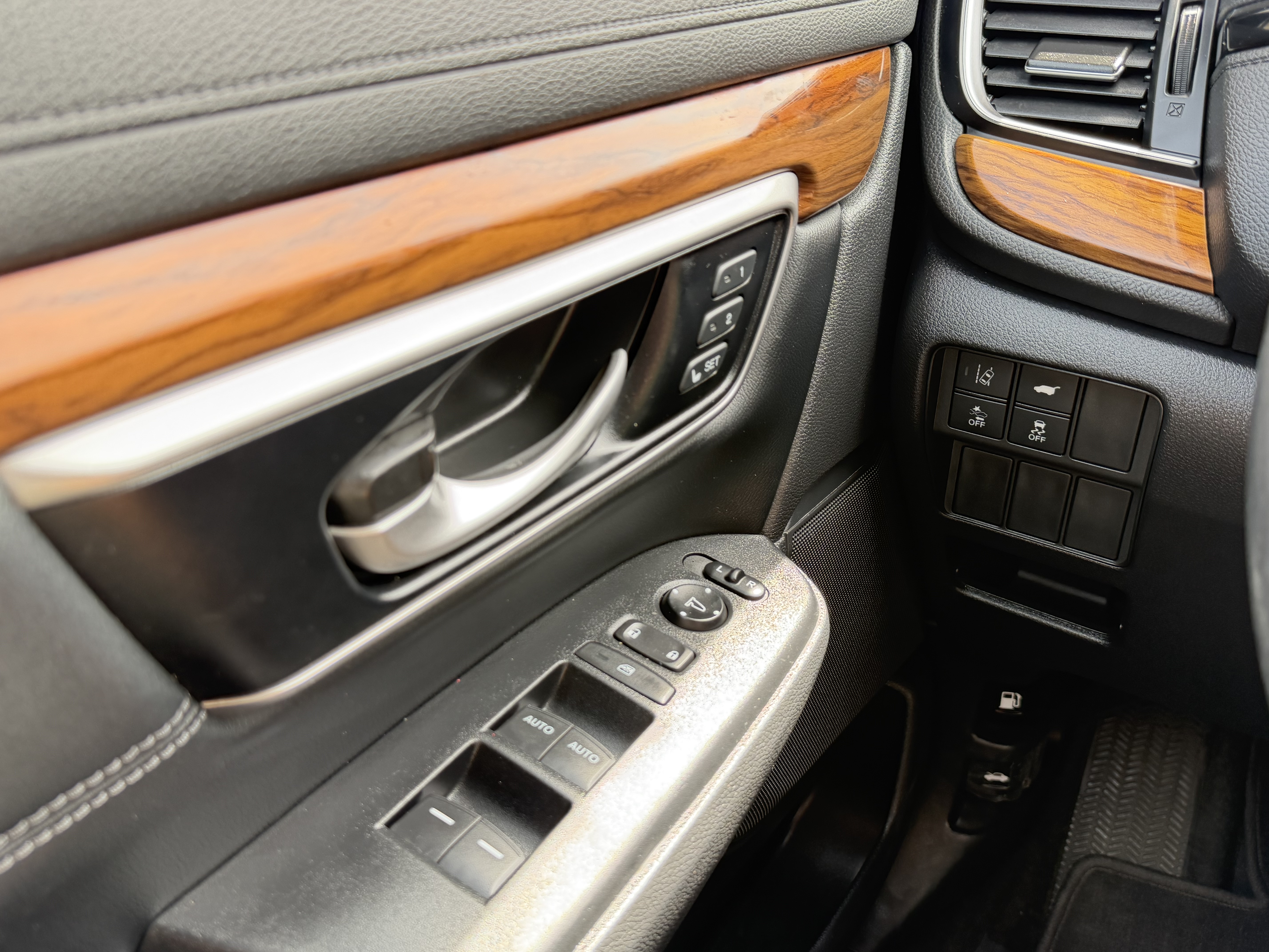 Used 2022 Honda CR-V FWD EX-L image 14