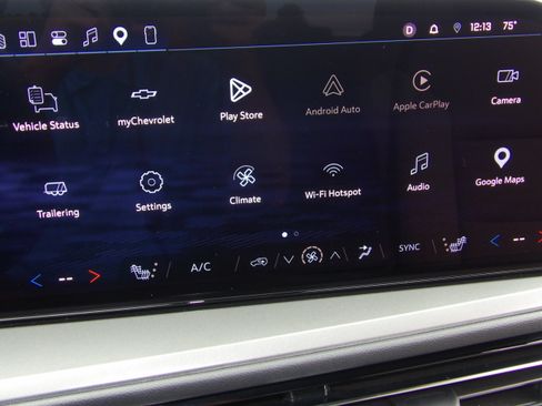 Used 2026 Chevrolet Traverse FWD LT image 3