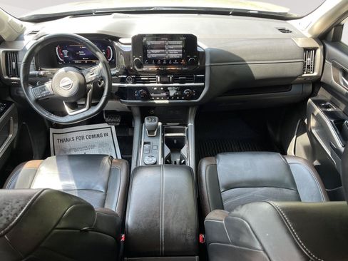 Used 2024 Nissan Pathfinder Platinum AWD/4WD image 16