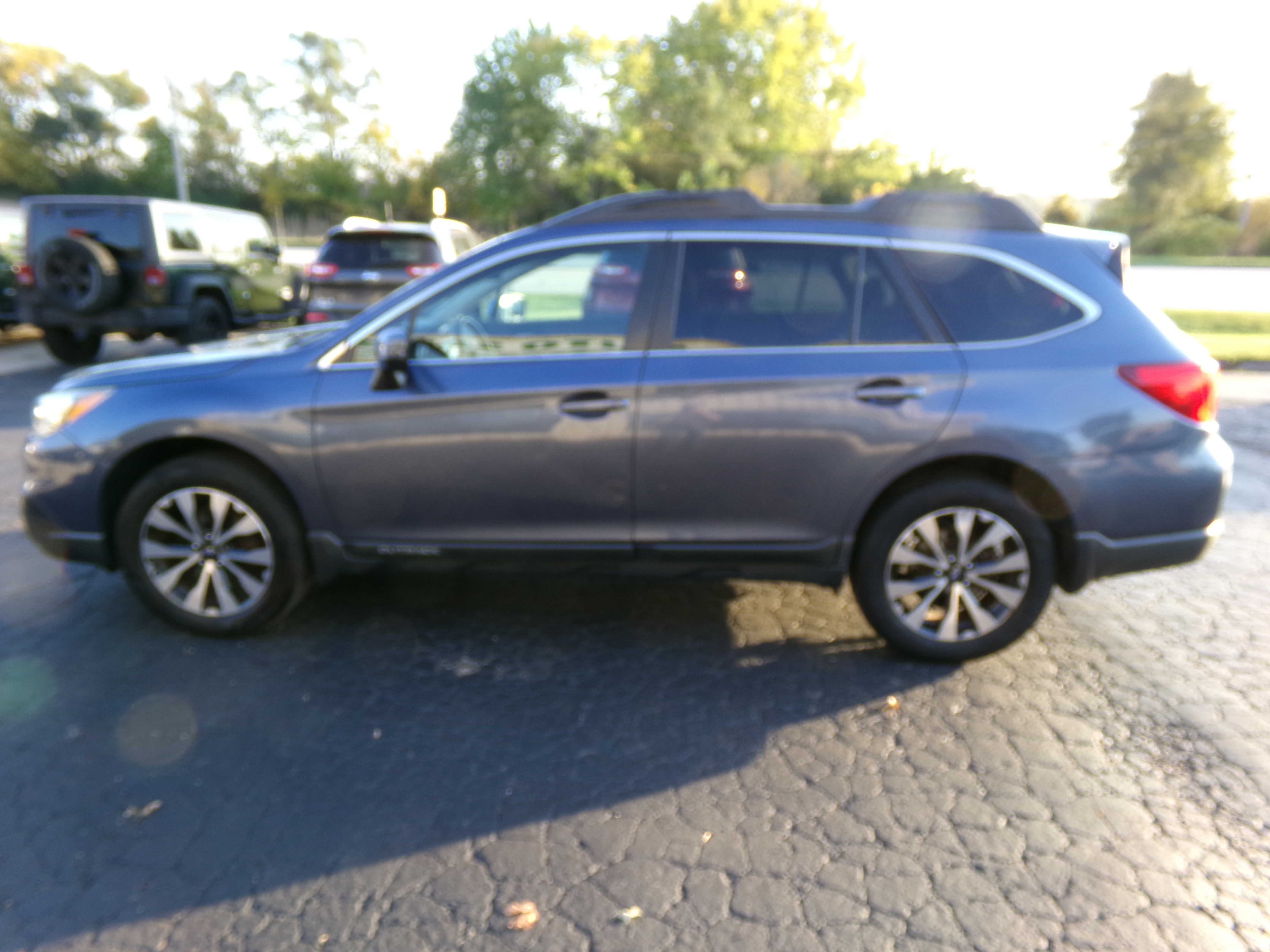 Used 2017 Subaru Outback 2.5i Limited AWD/4WD image 2