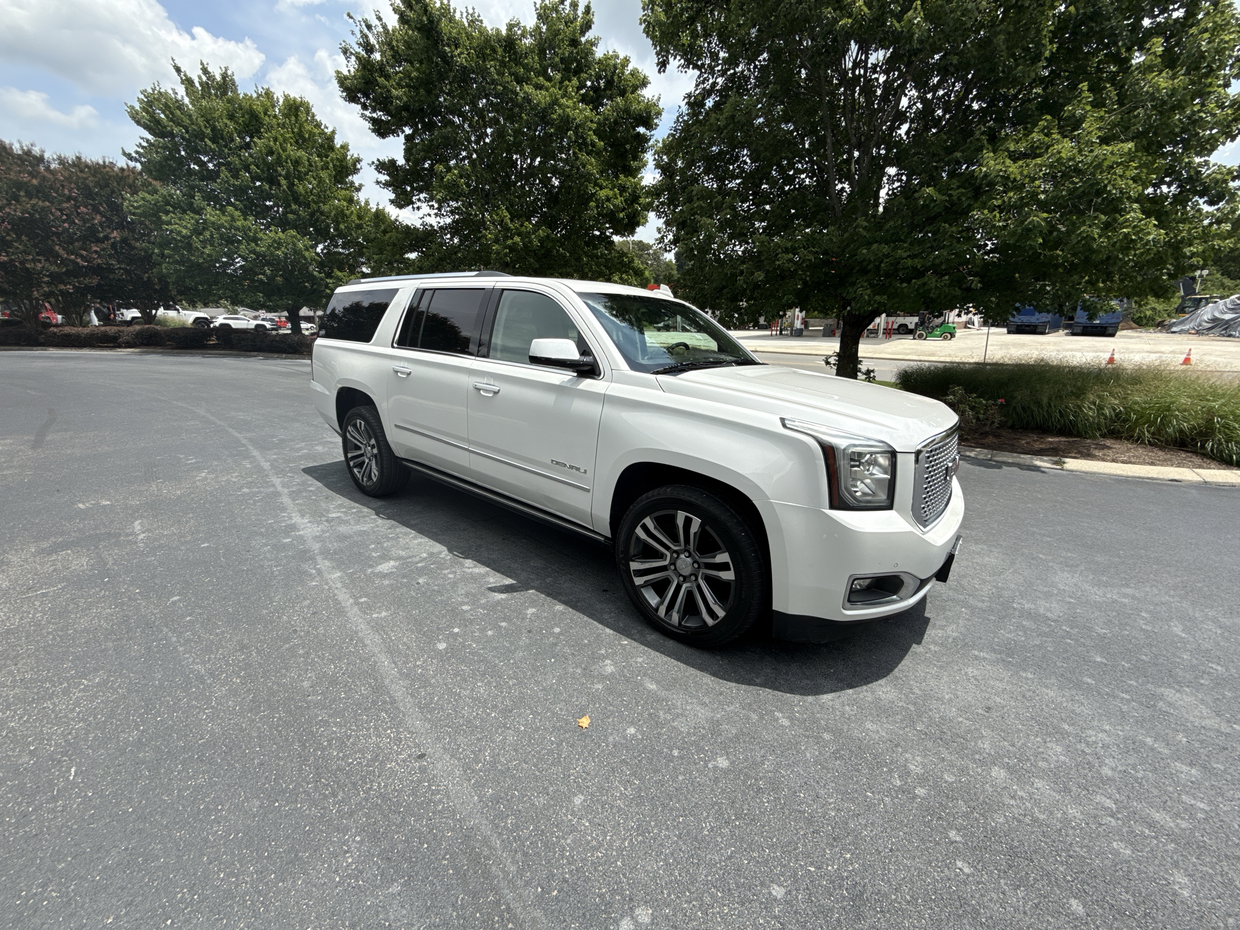 Used 2017 GMC Yukon XL 4WD Denali image 6