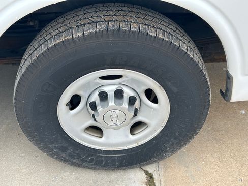 Used 2014 Chevrolet Express 2500 image 27