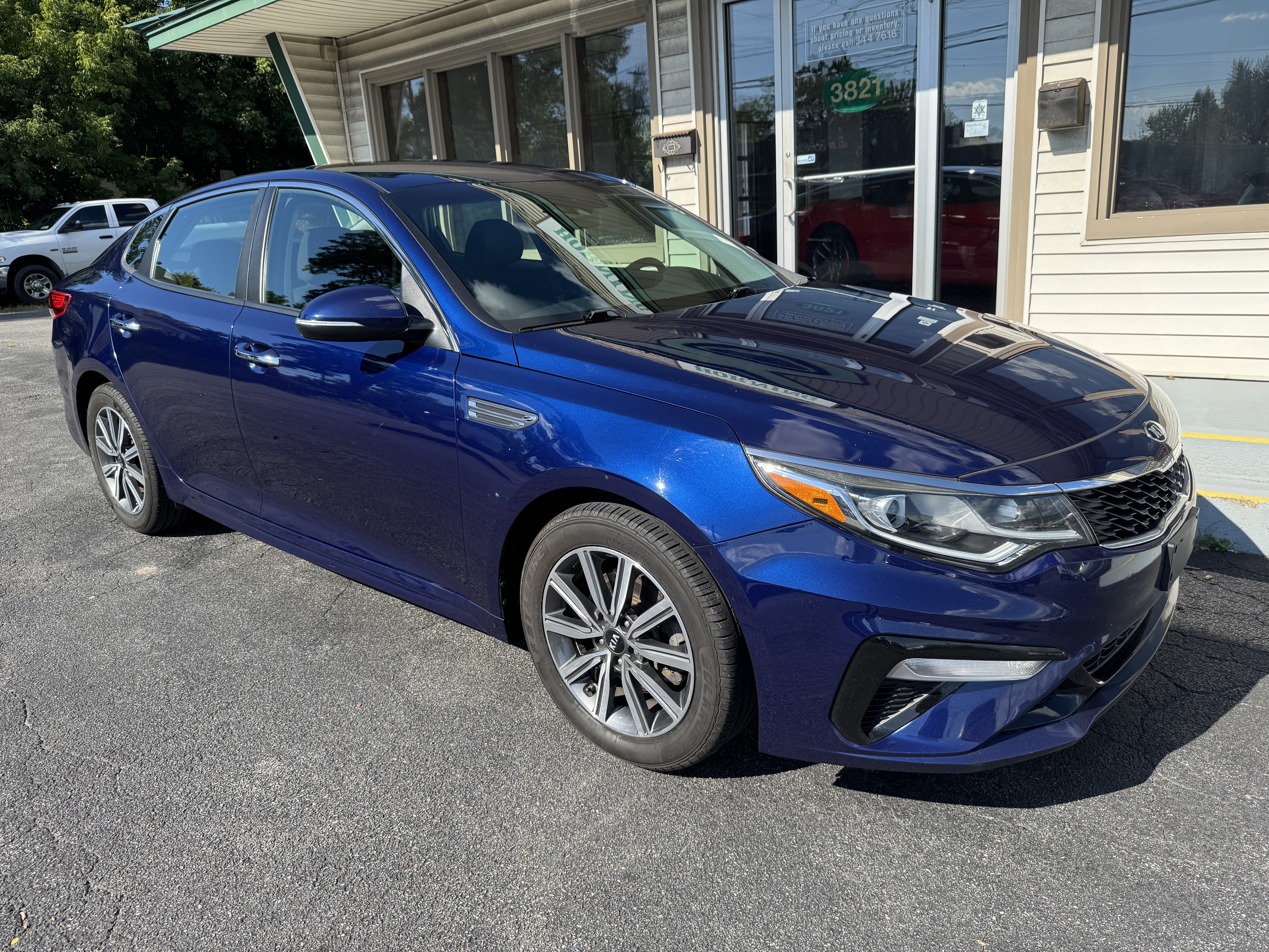 Used 2019 Kia Optima LX w/ 17 ALLOY WHEELS PACKAGE FWD image 2